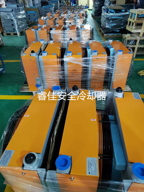 移动工程车液压油冷却器rh-5512发货.jpg